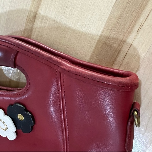 Vintage Coach with Tea Roses - Picture 7 of 8